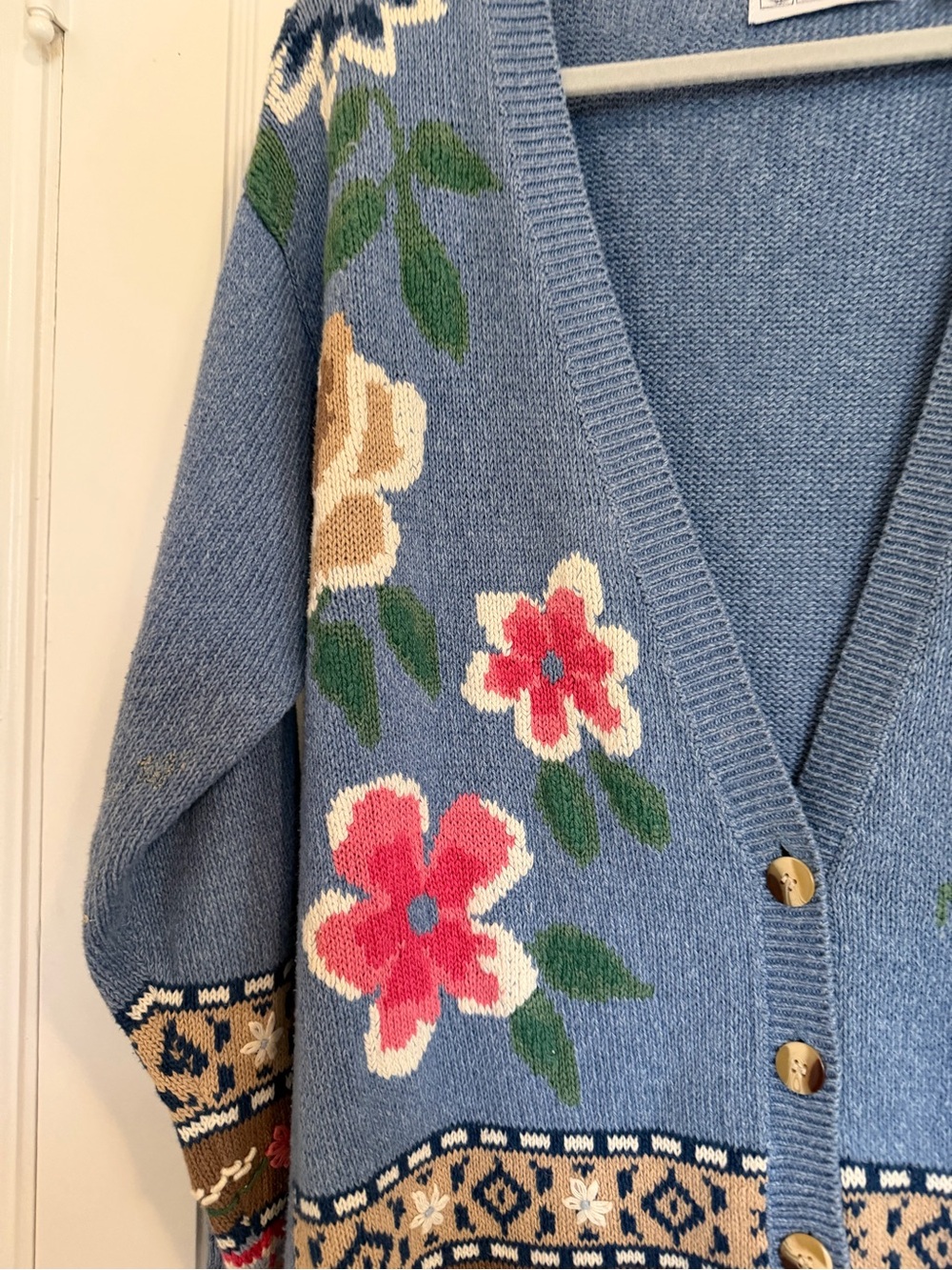 Vintage JANTZEN CLASSICS, RAMIE COTTON KNIT BLUE CARDIGAN HAND STITCHED FLOWERS - Picture 4 of 8
